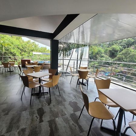 Hotel Med 33 Medellín Exteriör bild