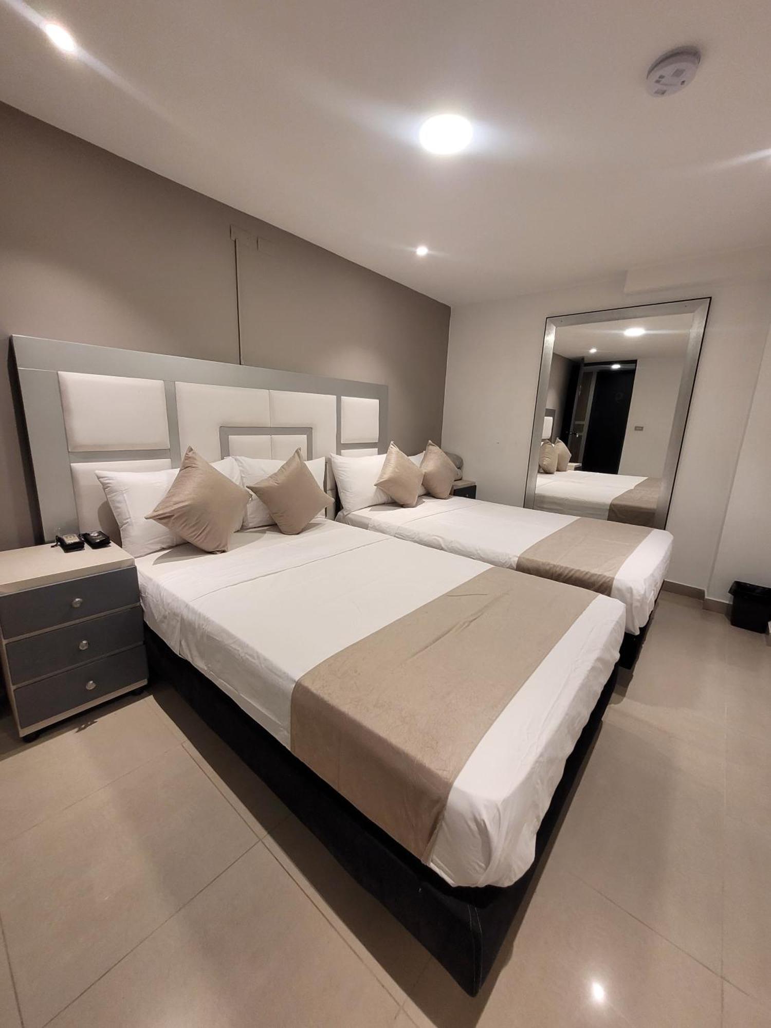 Hotel Med 33 Medellín Exteriör bild