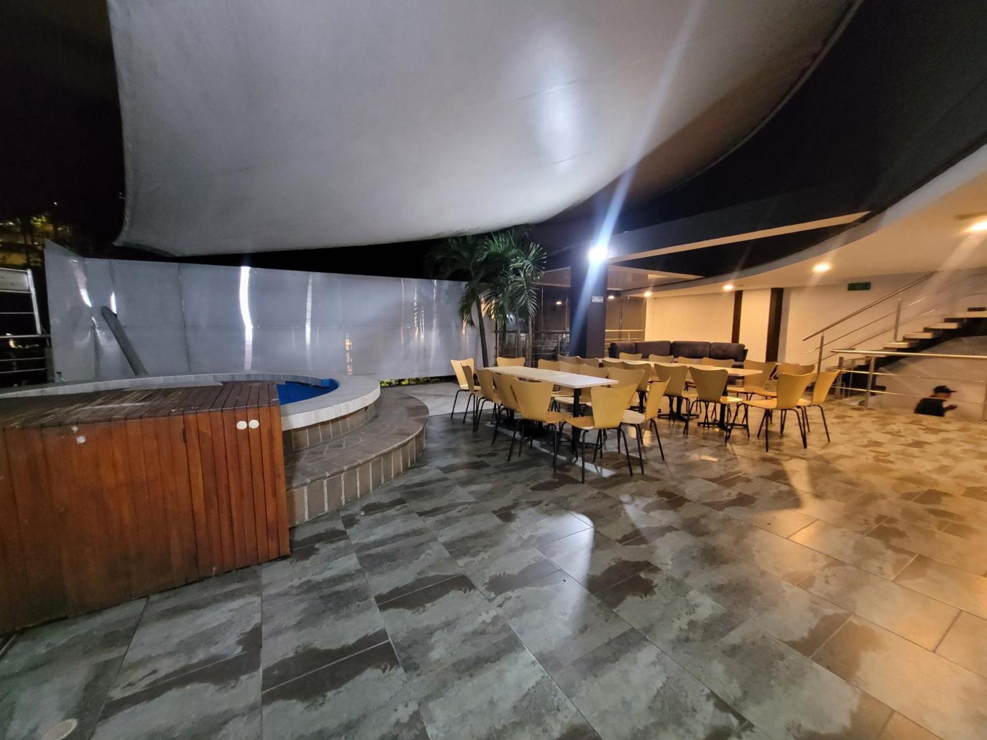 Hotel Med 33 Medellín Exteriör bild