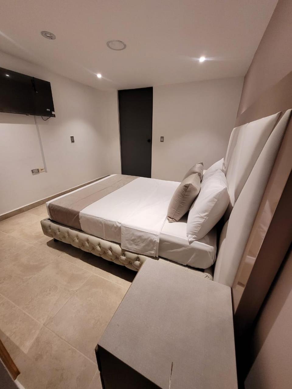 Hotel Med 33 Medellín Exteriör bild